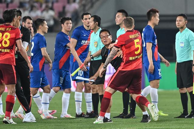 德甲球迷温文尔雅榜：多特、拜仁球迷脏话最多；帕德博恩最文明